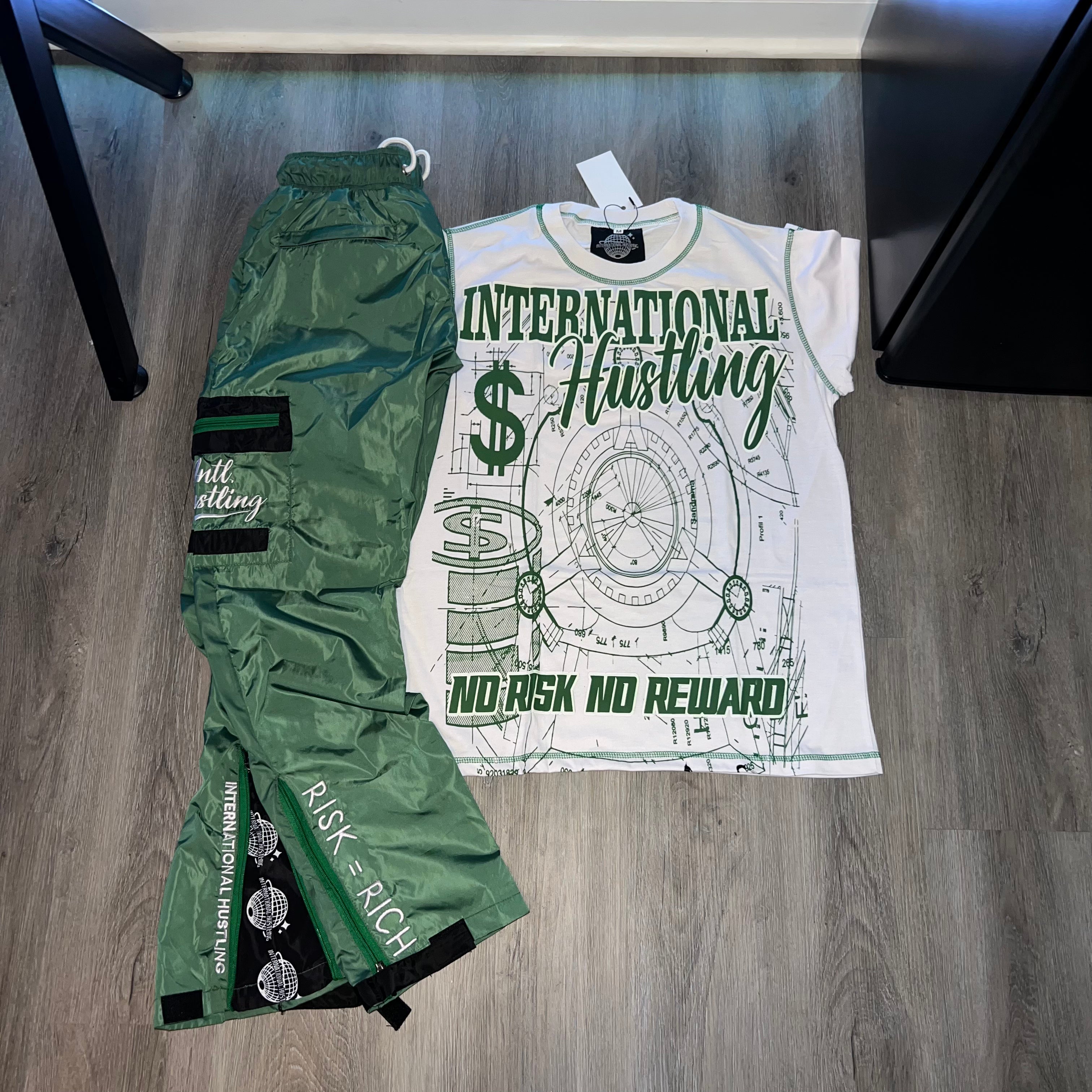 Green Hustling Art T-Shirt & Cargo Windbreaker Set